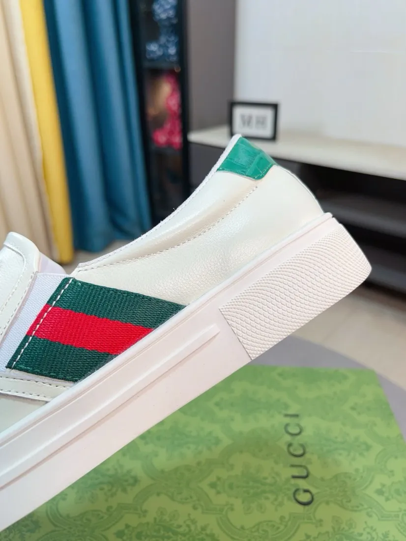 Men's shoes 💰458🌹🌹GUCCI [Gucci] New high-end brand of men's shoes, the latest fashionable casual men's shoes, trendy and versatile, relaxed and sporty style, uppers imported from Italy, first-layer cowhide, genuine leather lining, and ultra-fine workmanship. Original personalized fashionable rubber wear-resistant outsole, light and comfortable on the foot, size 38-44